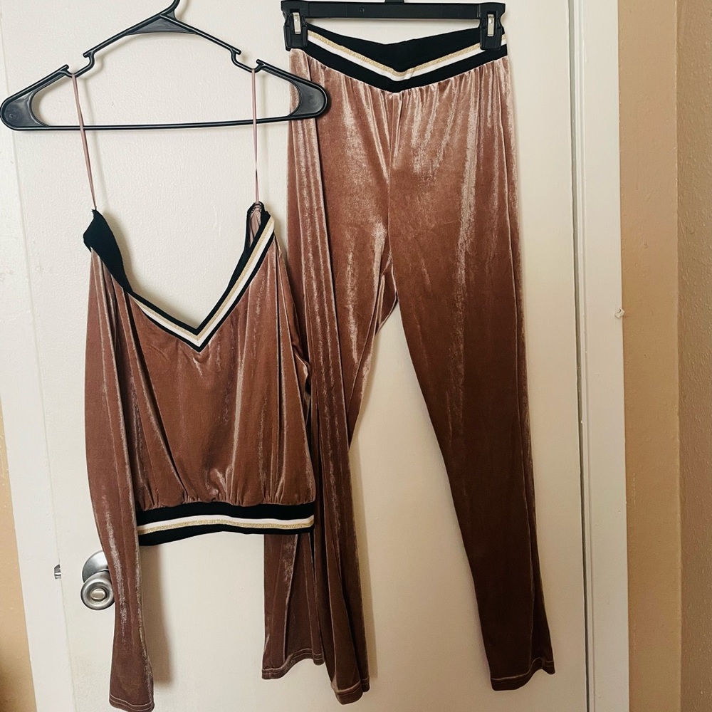Super cute jumper set. Size small.
